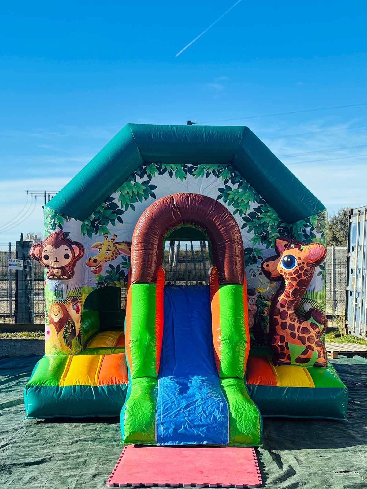 Château gonflable jungle